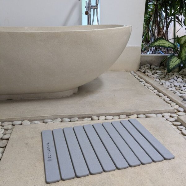 Tapis en pierre pour salle de bain, séchage instantané.