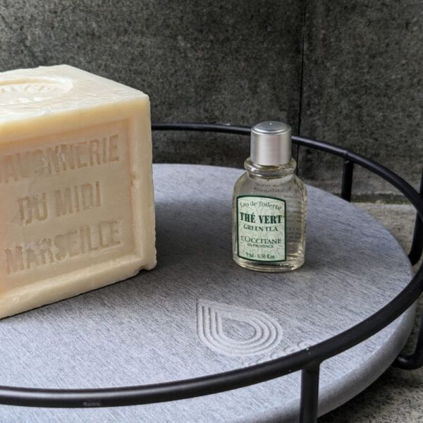 Rangement en pierre effet granit, robuste et intemporel