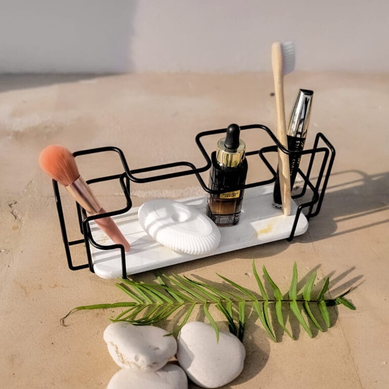 Rangement en pierre minimaliste pour salle de bain moderne