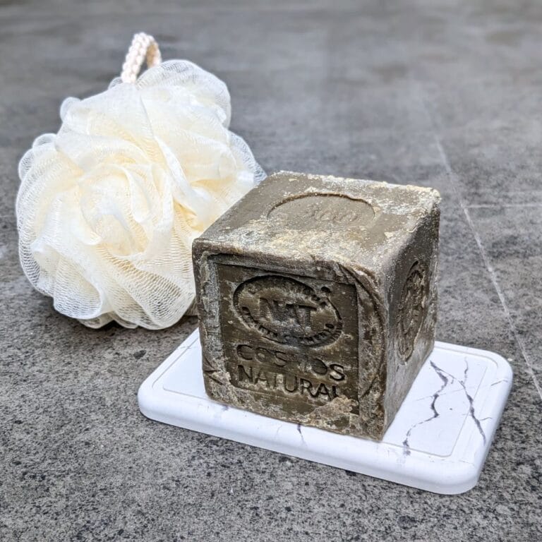 Porte-savon en pierre pour une salle de bain minimaliste et moderne